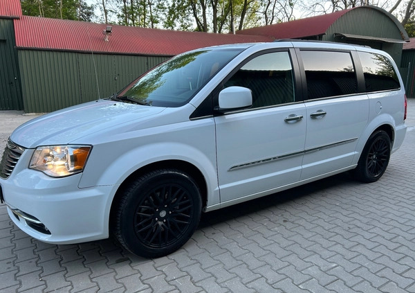Chrysler Town &amp; Country cena 84000 przebieg: 104000, rok produkcji 2015 z Warszawa małe 436